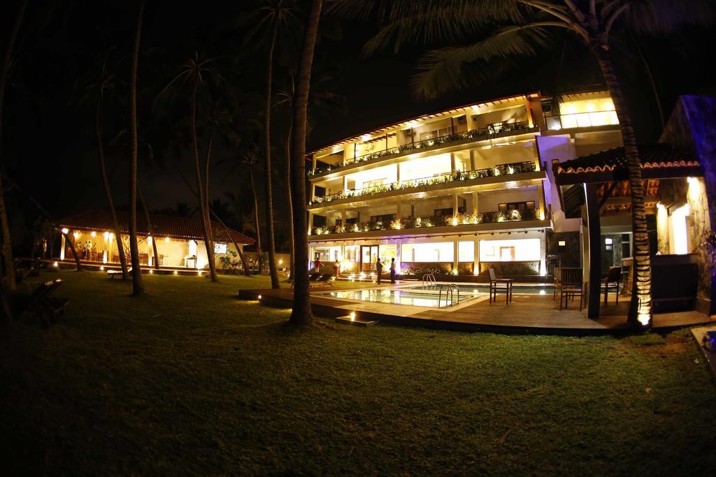Blue Beach Hotel Ваддува Экстерьер фото