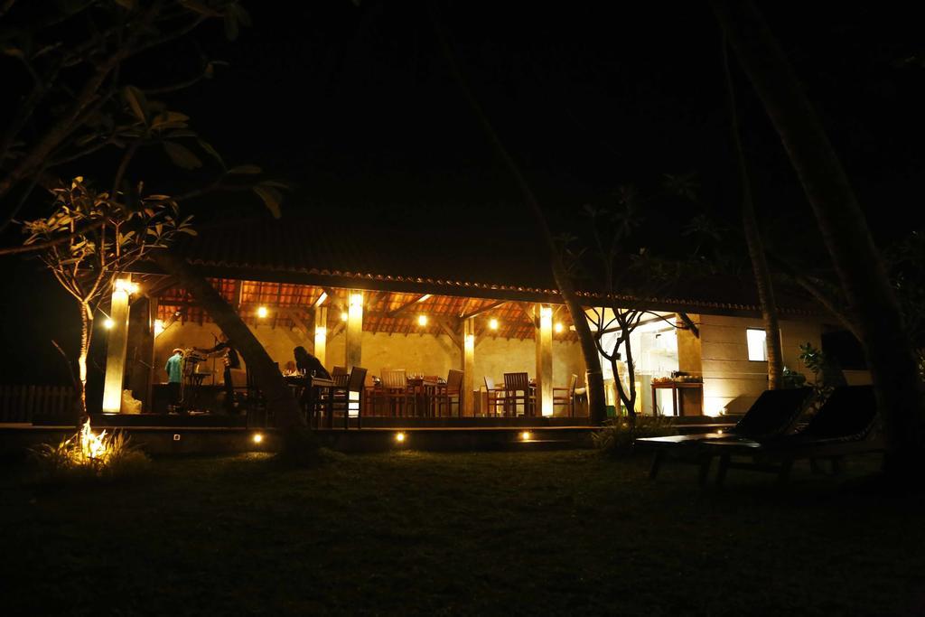 Blue Beach Hotel Ваддува Экстерьер фото