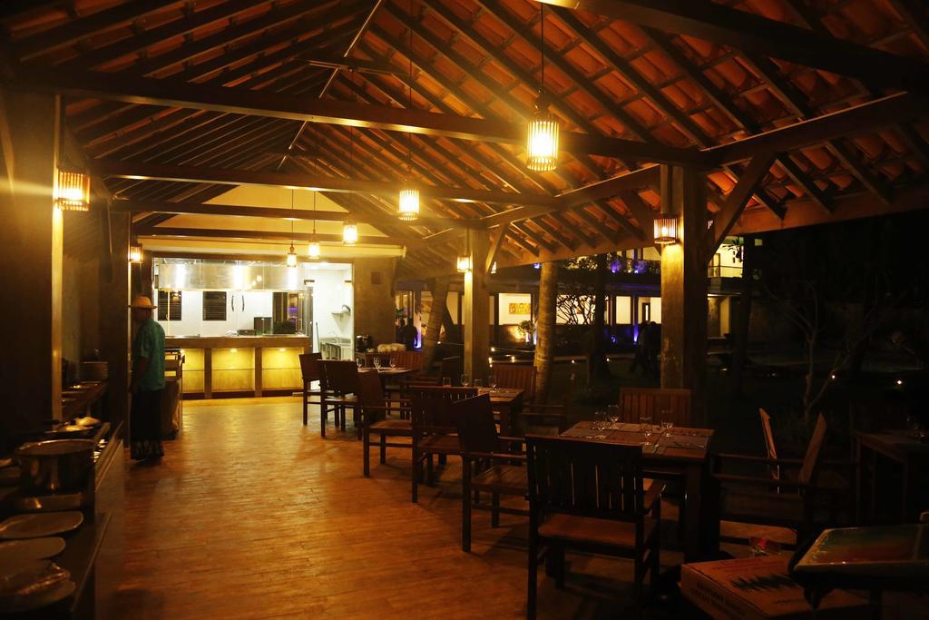 Blue Beach Hotel Ваддува Экстерьер фото