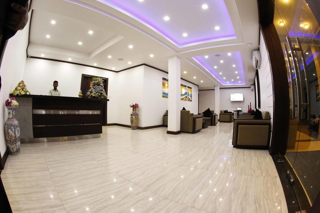 Blue Beach Hotel Ваддува Экстерьер фото