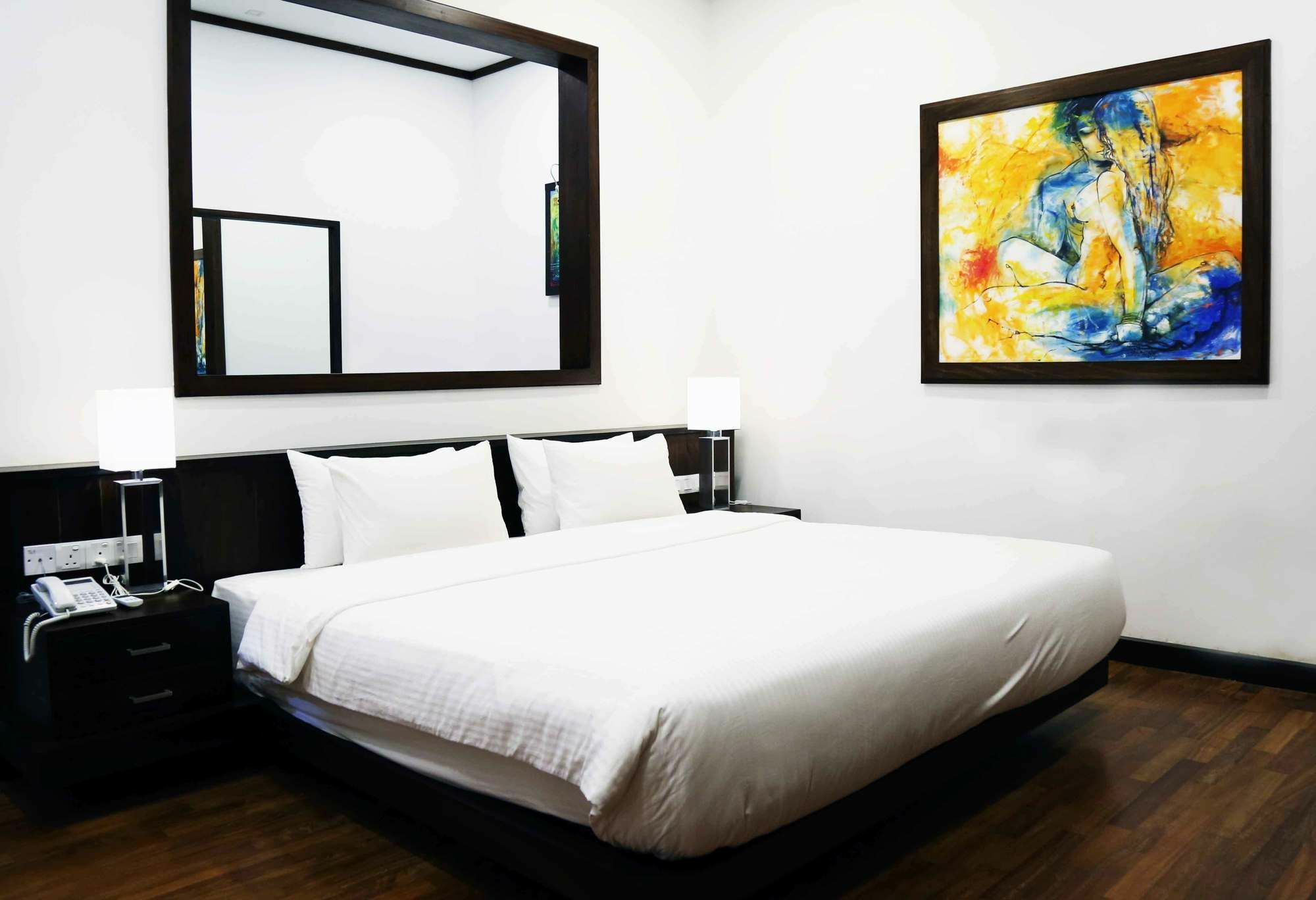 Blue Beach Hotel Ваддува Экстерьер фото